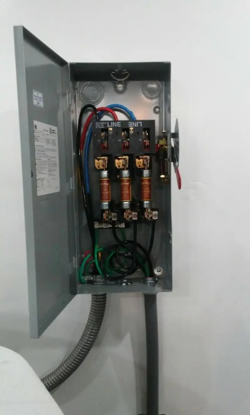 Three-phase disconnect switch installed for Smoke Detector Installation in Sanger
